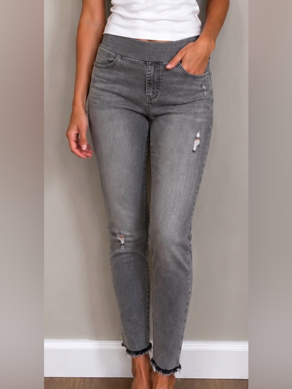 Spanx Jean Pant Gray Body Corp Blakely Fray Distress Pullon Jean-ish Skinny Slim